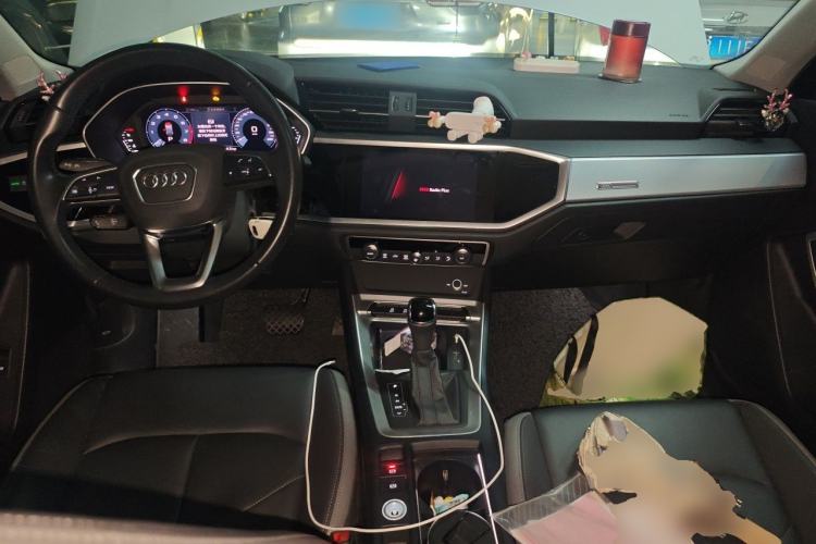 Used Audi Q3 2021 35 TFSI Advanced Style Edition Center Console