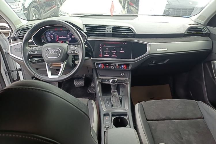Used Audi Q3 2021 35 TFSI Progressive Dynamic Edition Center Console