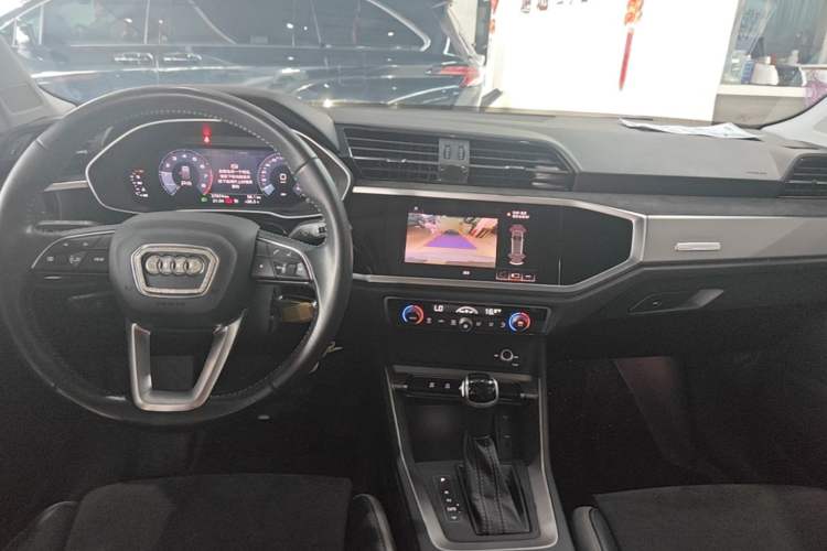 Used Audi Q3 2021 35 TFSI Progressive Dynamic Edition Center Console