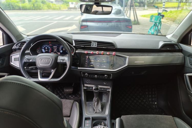 Used Audi Q3 2021 35 TFSI Fashion Dynamic Model Center Console