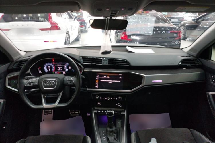 Used Audi Q3 2021 40 TFSI Fashion Dynamic Model Center Console