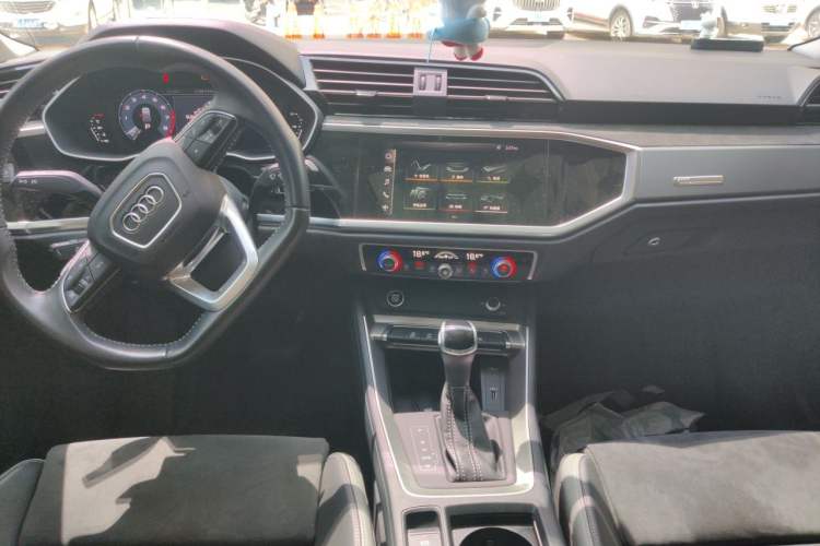 Used Audi Q3 2021 35 TFSI Fashion Dynamic Model Center Console