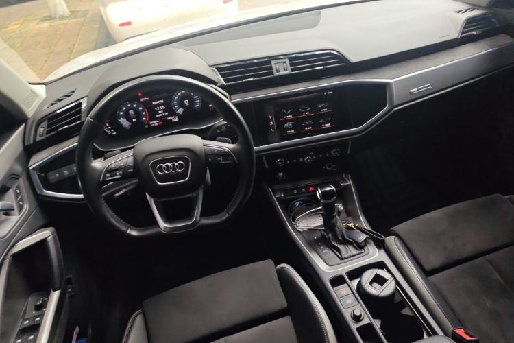 Used Audi Q3 2021 35 TFSI Fashion Dynamic Model Center Console