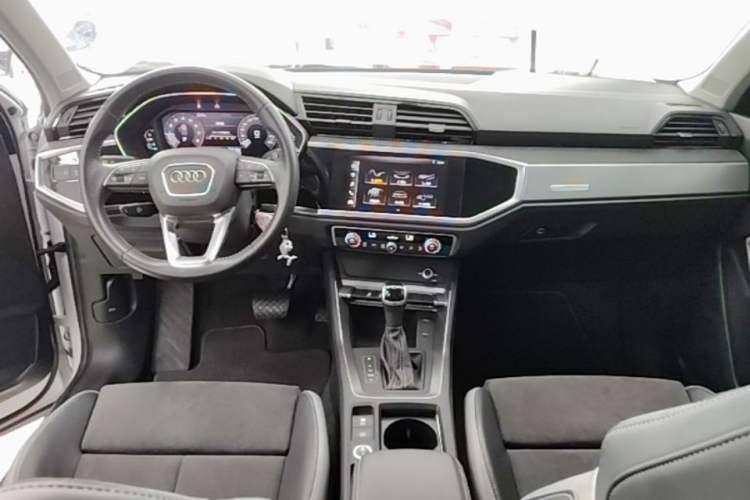 Used Audi Q3 2021 35 TFSI Progressive Dynamic Edition Center Console