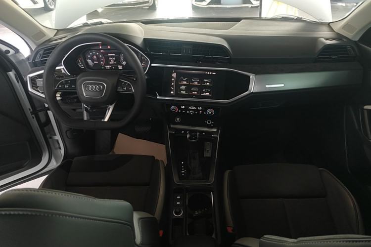Used Audi Q3 2021 35 TFSI Fashion Dynamic Model Center Console