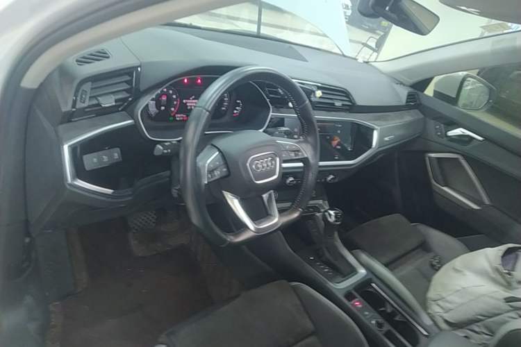 Used Audi Q3 2021 35 TFSI Fashion Dynamic Model Center Console
