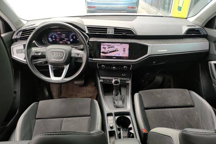 Used Audi Q3 2021 35 TFSI Progressive Dynamic Edition Center Console