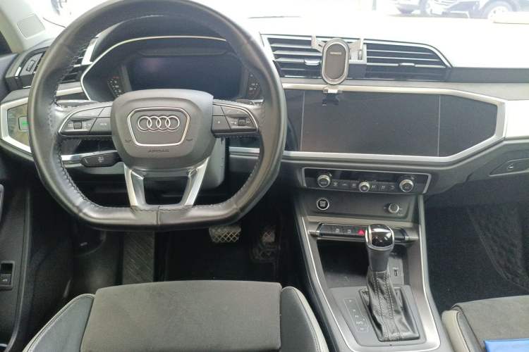 Used Audi Q3 2021 35 TFSI Fashion Dynamic Model Center Console