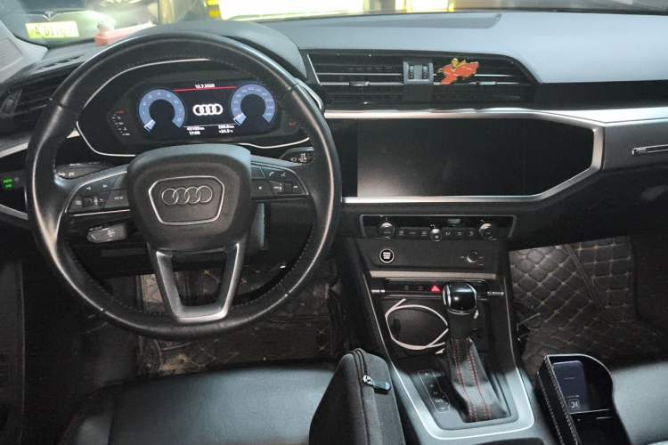 Used Audi Q3 2021 35 TFSI Fashionable and Elegant Model Center Console