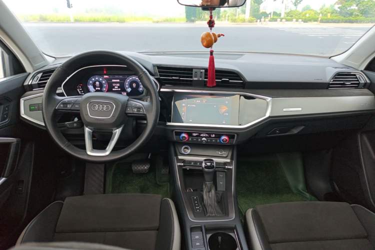 Used Audi Q3 2021 35 TFSI Progressive Dynamic Edition Center Console