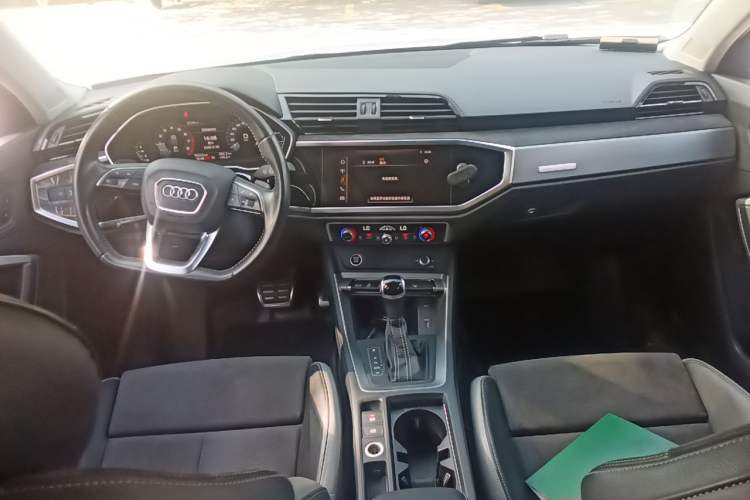 Used Audi Q3 2021 40 TFSI Fashion Dynamic Model Center Console
