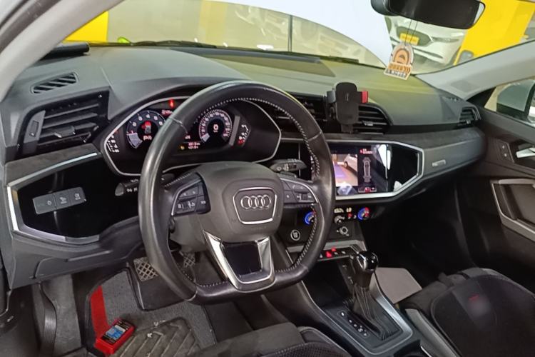 Used Audi Q3 2021 35 TFSI Fashion Dynamic Model Center Console