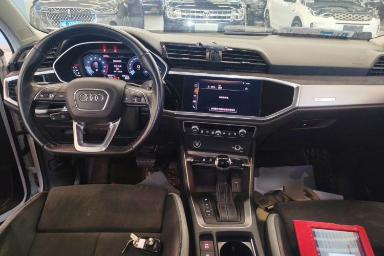 Used Audi Q3 2021 35 TFSI Fashion Dynamic Model Center Console