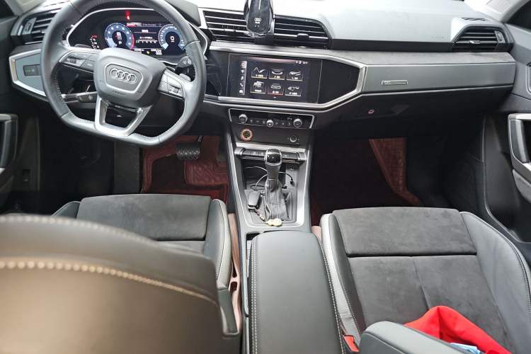 Used Audi Q3 2021 35 TFSI Fashion Dynamic Model Center Console