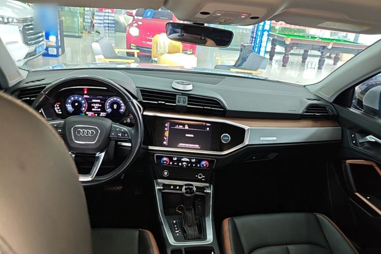 Used Audi Q3 2021 35 TFSI Fashionable and Elegant Model Center Console