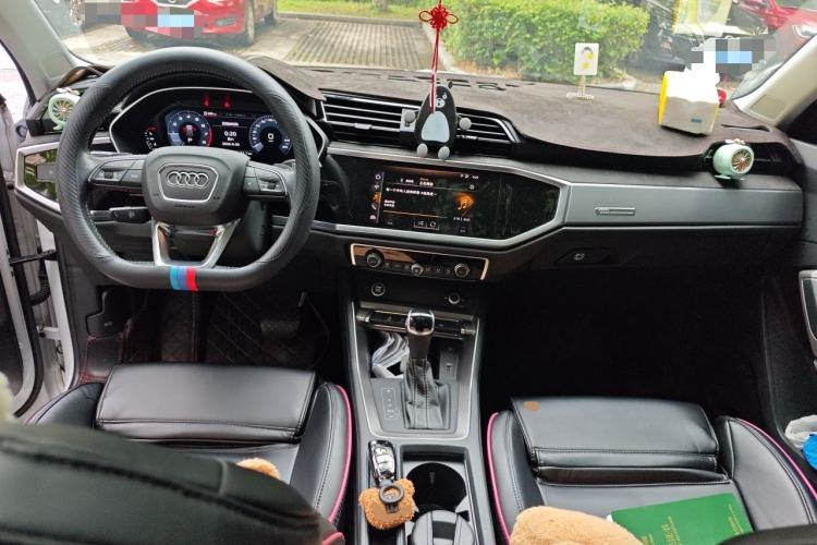 Used Audi Q3 2021 35 TFSI Fashionable and Elegant Model Center Console