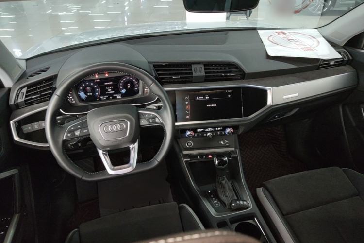 Used Audi Q3 2021 35 TFSI Fashion Dynamic Model Center Console