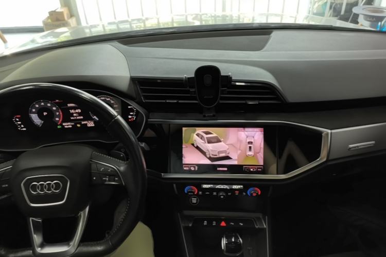Used Audi Q3 2021 35 TFSI Fashion Dynamic Model Center Console