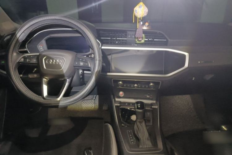 Used Audi Q3 2021 35 TFSI Progressive Dynamic Edition Center Console