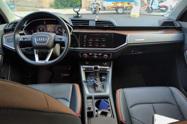 Used Audi Q3 2021 35 TFSI Fashionable and Elegant Model Center Console