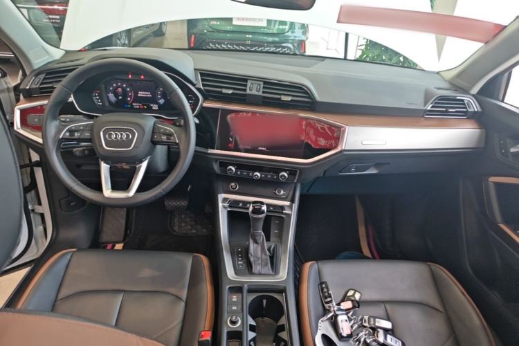 Used Audi Q3 2021 35 TFSI Fashionable and Elegant Model Center Console