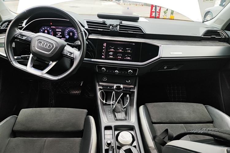 Used Audi Q3 2021 35 TFSI Fashion Dynamic Model Center Console