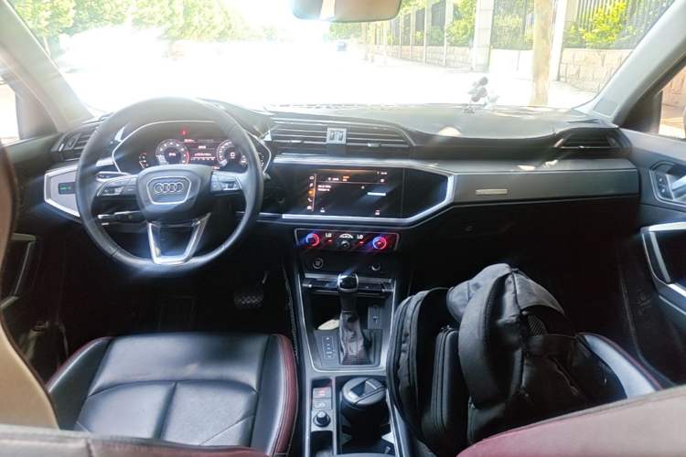 Used Audi Q3 2021 35 TFSI Fashionable and Elegant Model Center Console