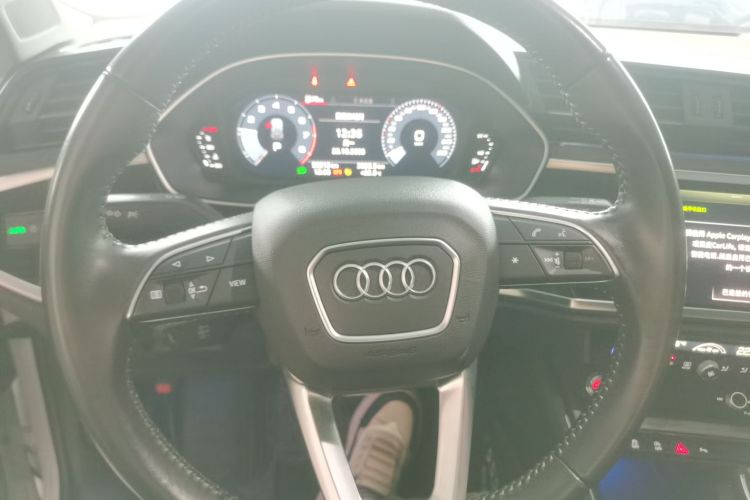 Used Audi Q3 2021 35 TFSI Progressive Dynamic Edition Center Console