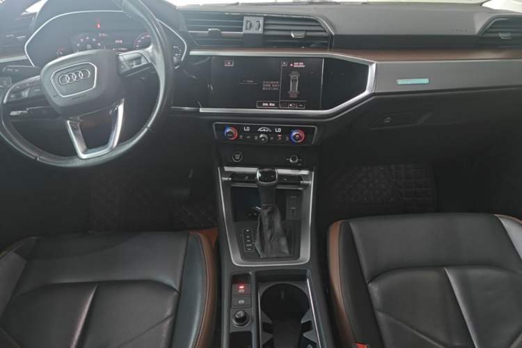 Used Audi Q3 2021 35 TFSI Fashionable and Elegant Model Center Console