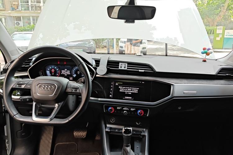 Used Audi Q3 2021 35 TFSI Progressive Dynamic Edition Center Console