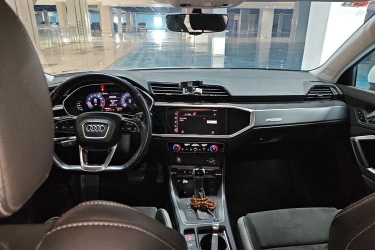 Used Audi Q3 2021 35 TFSI Fashion Dynamic Model Center Console