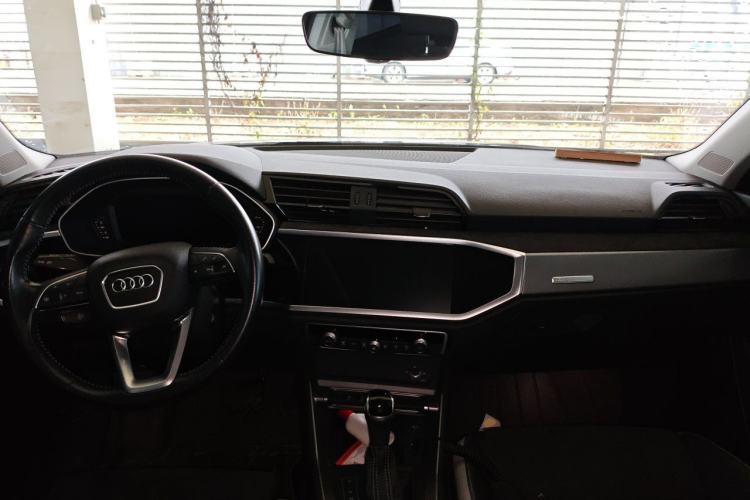 Used Audi Q3 2021 35 TFSI Progressive Dynamic Edition Center Console