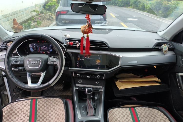 Used Audi Q3 2021 35 TFSI Fashionable and Elegant Model Center Console