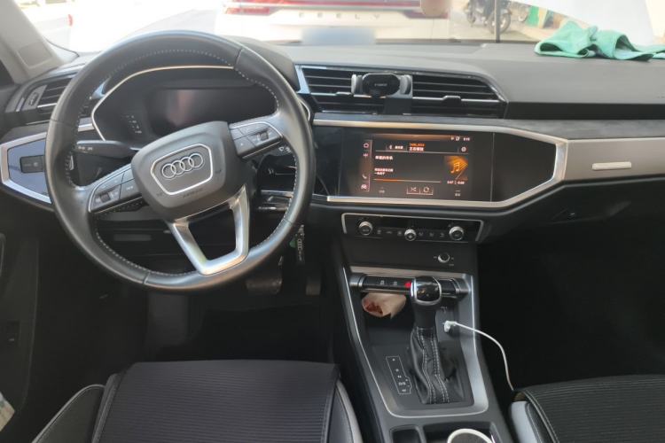Used Audi Q3 2021 35 TFSI Progressive Dynamic Edition Center Console