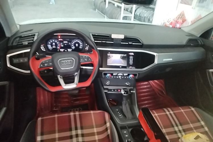 Used Audi Q3 2021 35 TFSI Fashion Dynamic Model Center Console