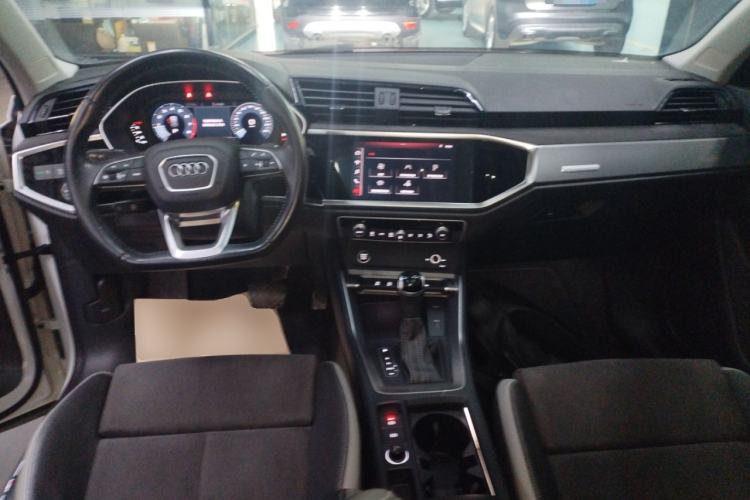Used Audi Q3 2021 35 TFSI Fashion Dynamic Model Center Console