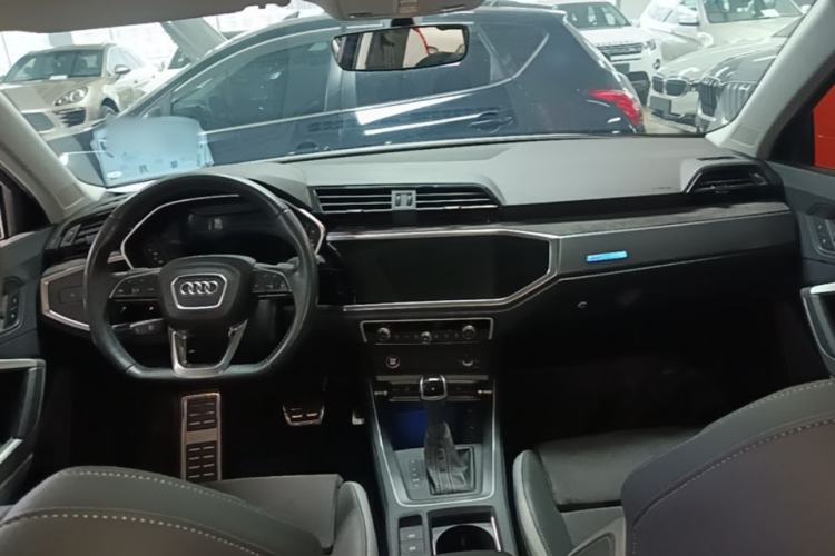 Used Audi Q3 2021 40 TFSI Fashion Dynamic Model Center Console