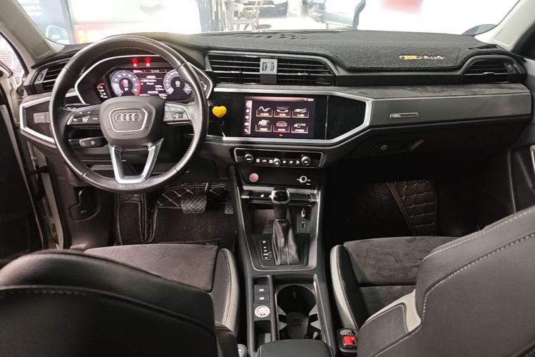 Used Audi Q3 2021 35 TFSI Progressive Dynamic Edition Center Console