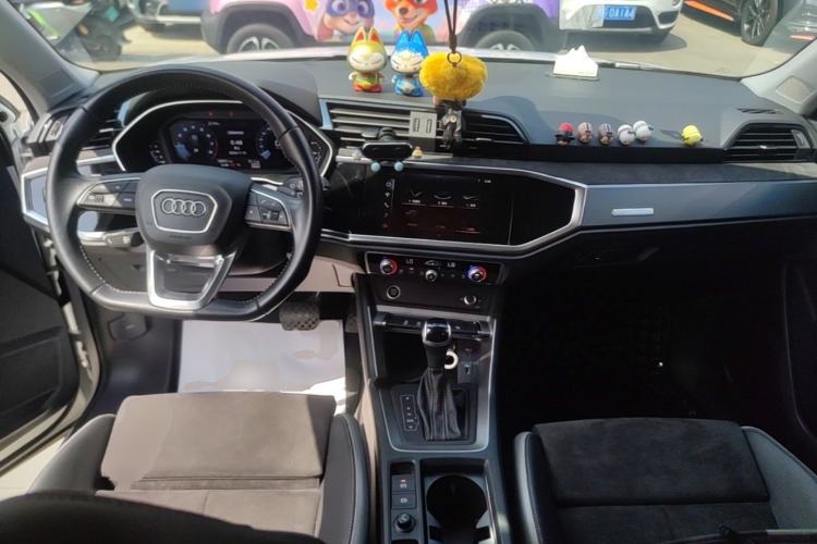 Used Audi Q3 2021 35 TFSI Fashion Dynamic Model Center Console