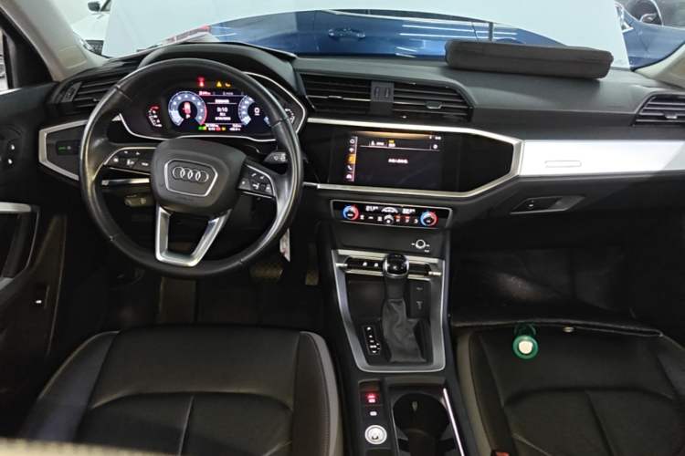 Used Audi Q3 2021 35 TFSI Advanced Style Edition Center Console