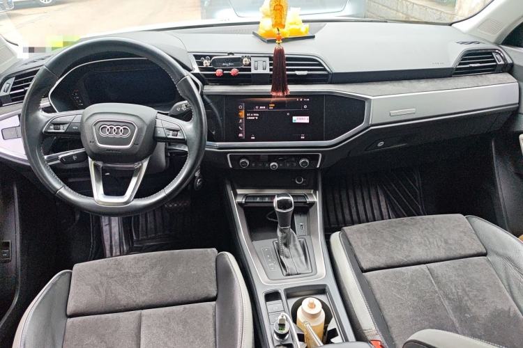 Used Audi Q3 2021 35 TFSI Progressive Dynamic Edition Center Console