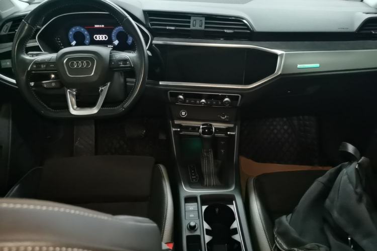 Used Audi Q3 2021 35 TFSI Fashion Dynamic Model Center Console