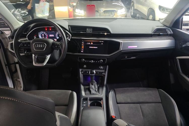 Used Audi Q3 2021 35 TFSI Fashion Dynamic Model Center Console