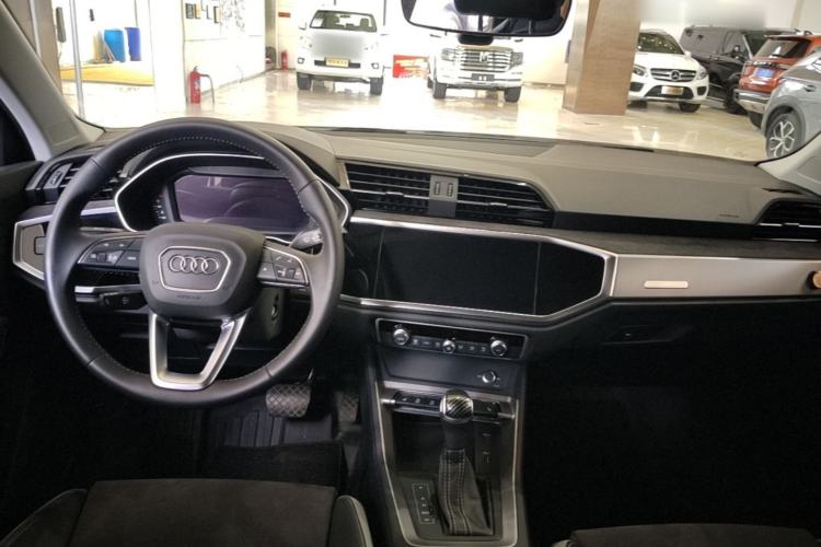 Used Audi Q3 2021 35 TFSI Progressive Dynamic Edition Center Console