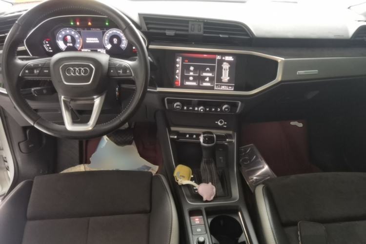 Used Audi Q3 2021 35 TFSI Progressive Dynamic Edition Center Console
