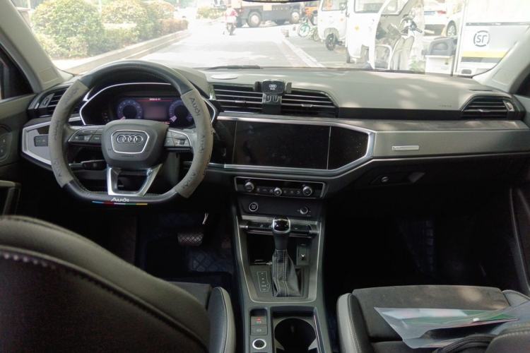 Used Audi Q3 2021 35 TFSI Fashion Dynamic Model Center Console