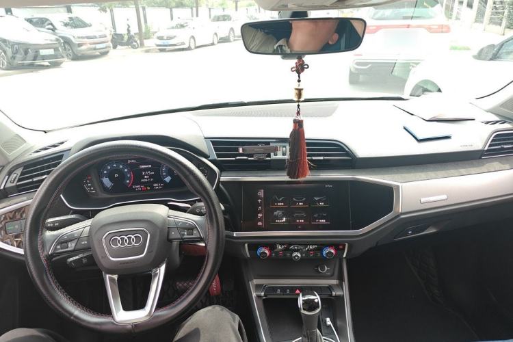 Used Audi Q3 2021 35 TFSI Progressive Dynamic Edition Center Console