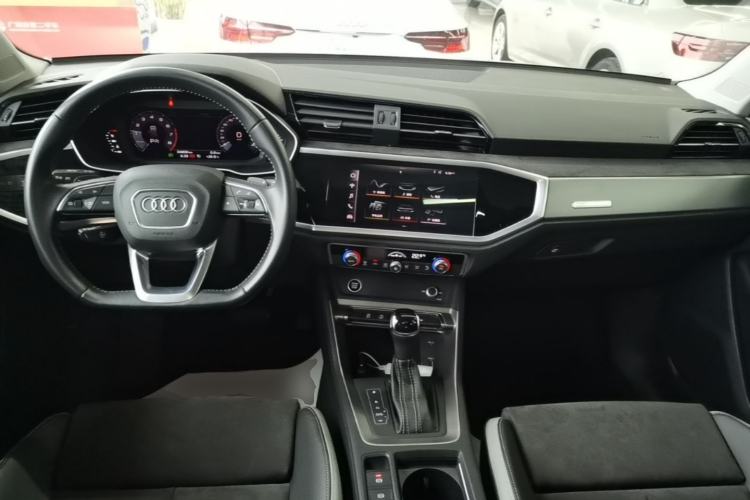 Used Audi Q3 2021 35 TFSI Fashion Dynamic Model Center Console