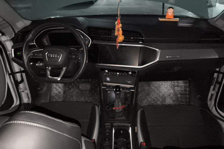 Used Audi Q3 2021 35 TFSI Fashion Dynamic Model Center Console