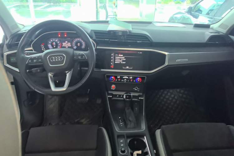 Used Audi Q3 2021 35 TFSI Progressive Dynamic Edition Center Console